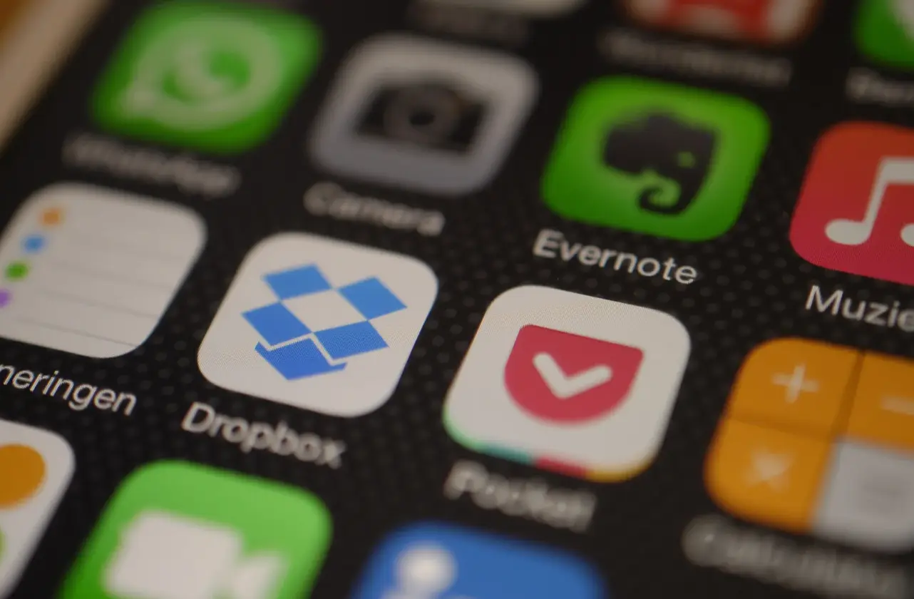 Hero image illustrating: Best Communication Apps for Tradies